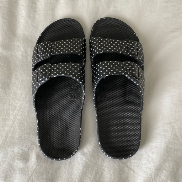 Freedom Moses NWOT Sandals - Picture 2 of 9